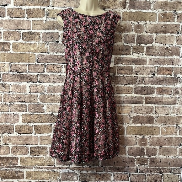 Danny and Nicole Sleeveless Dress - Picture 2 of 7
